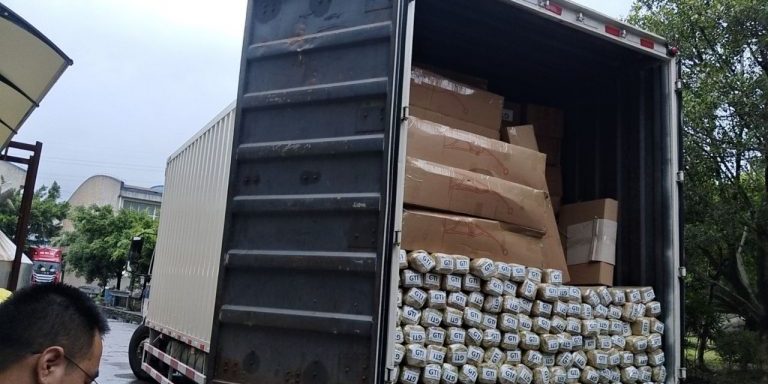 铝合金雨棚包装上货